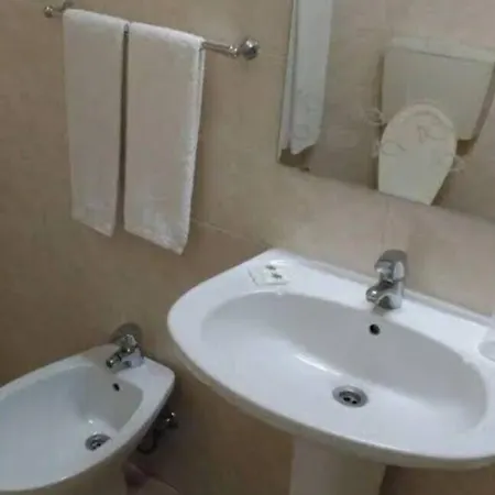 بيت ضيافة Residencial Marisela 2*