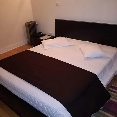 Residencial Marisela بيت ضيافة 2*