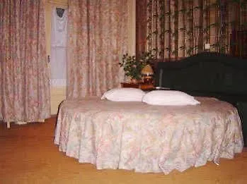 بيت ضيافة Residencial Marisela 2*